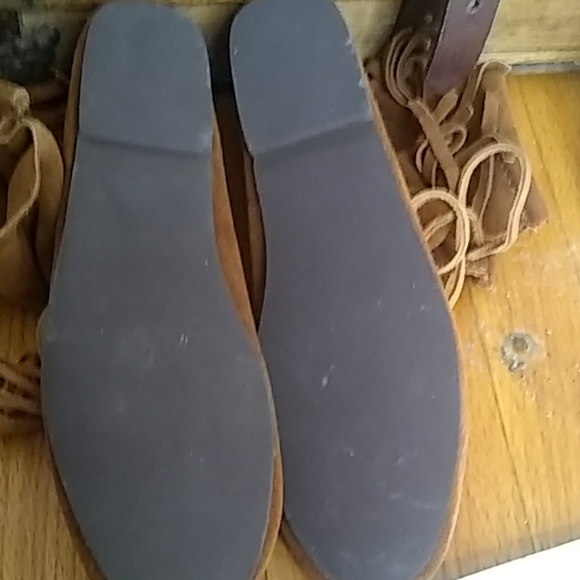 Minnetonka low lace up moccasin boots - Picture 3 of 6